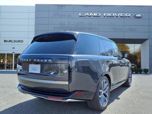 2025 Land Rover Range Rover P530 SE
