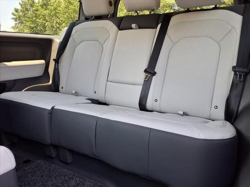 2025 Land Rover Defender 90 S