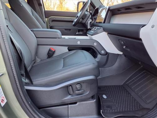 2025 Land Rover Defender 110 P400 S