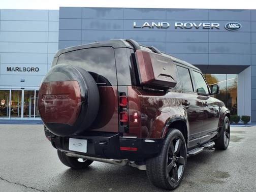 2025 Land Rover Defender 110 Sedona Red