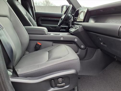2025 Land Rover Defender 110 Sedona Red