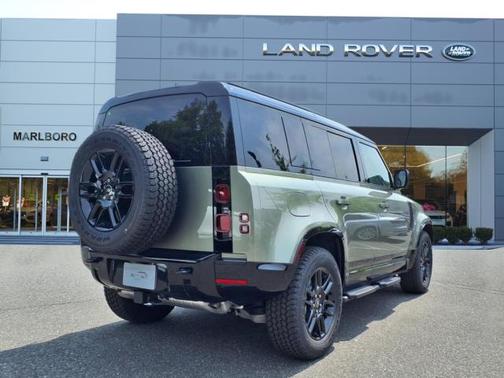 2025 Land Rover Defender 110 X-Dynamic SE