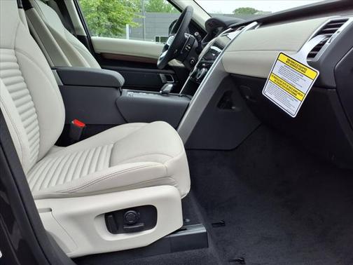2025 Land Rover Discovery Dynamic SE