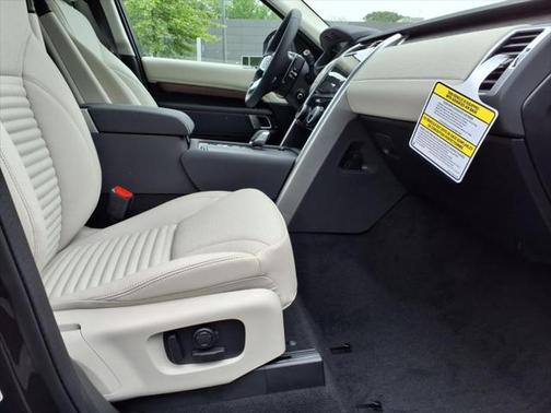 2025 Land Rover Discovery Dynamic SE