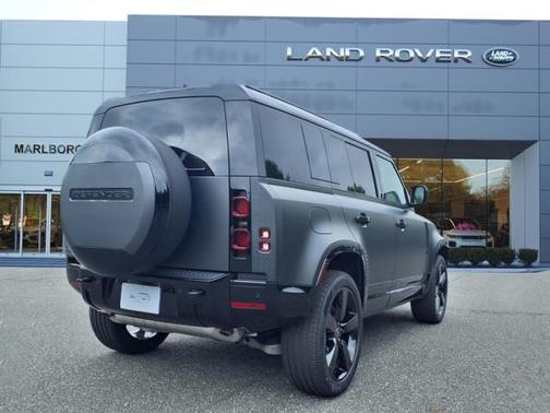 2025 Land Rover Defender 110 X-Dynamic SE