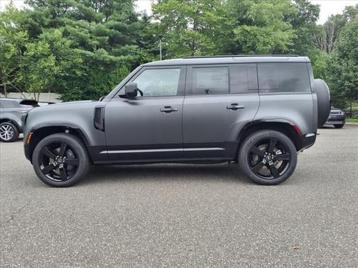 2025 Land Rover Defender 110 X-Dynamic SE