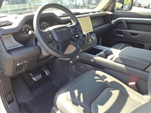 2026 Land Rover Defender V8