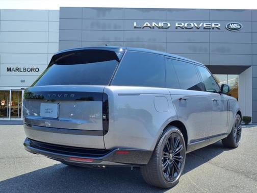 2025 Land Rover Range Rover SE LWB
