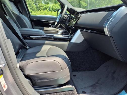2025 Land Rover Range Rover SE LWB