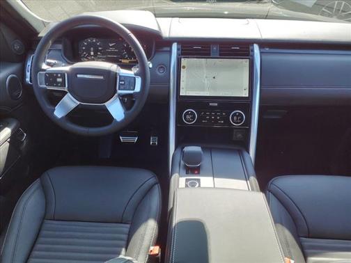 2025 Land Rover Discovery P360 Metropolitan
