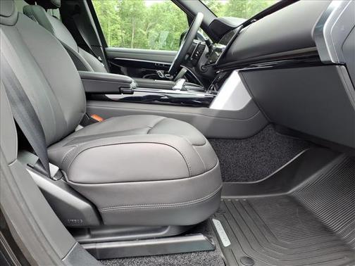 Black 2026 Land Rover Range Rover P550e SE
