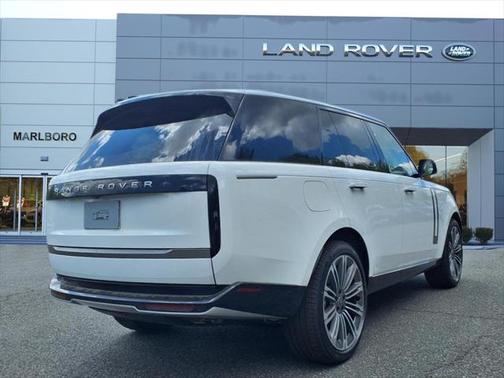 2025 Land Rover Range Rover SE