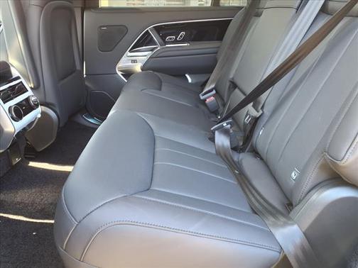 2025 Land Rover Range Rover P530 SE 7 Seat
