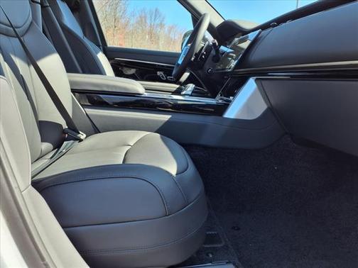 2025 Land Rover Range Rover P530 SE 7 Seat