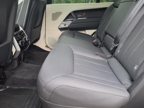 2022 Land Rover Range Rover SE LWB