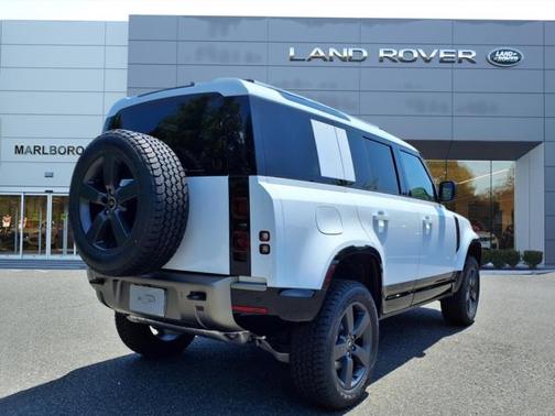 2025 Land Rover Defender 110 X-Dynamic SE