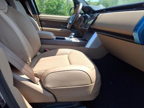 2025 Land Rover Range Rover SE LWB