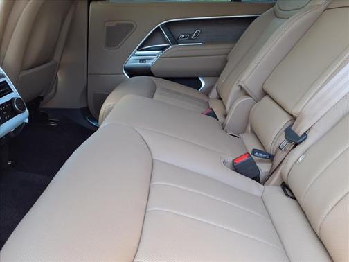 2025 Land Rover Range Rover P530 SE 7 Seat