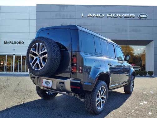 2025 Land Rover Defender 110 X-Dynamic SE