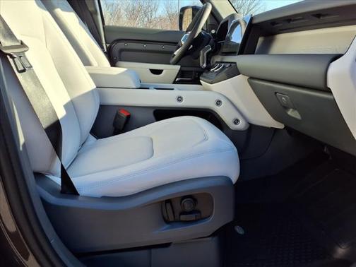 2025 Land Rover Defender 110 X-Dynamic SE