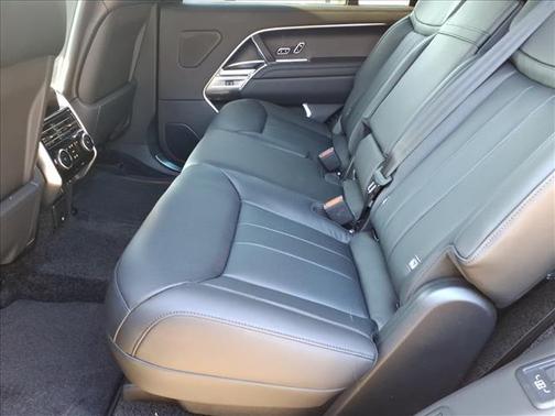 2026 Land Rover Range Rover P530 SE 7 Seat