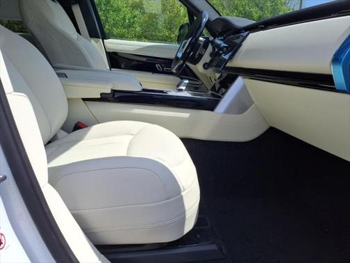 2025 Land Rover Range Rover SE LWB