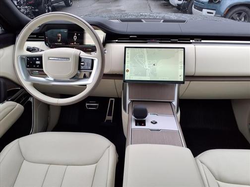 2025 Land Rover Range Rover P530 SE