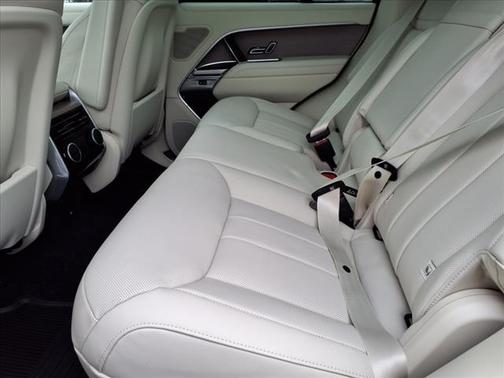 2025 Land Rover Range Rover P530 SE