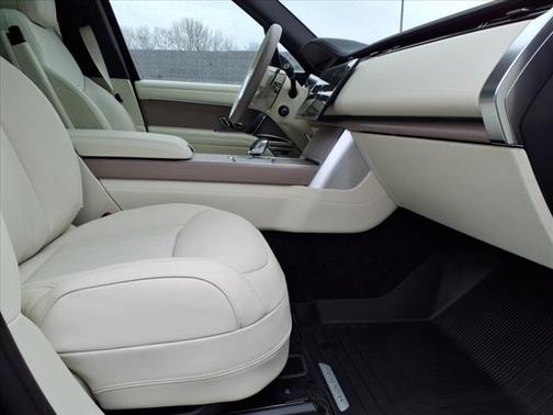 2025 Land Rover Range Rover P530 SE