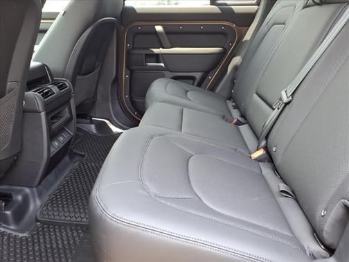 2025 Land Rover Defender 110 X-Dynamic SE