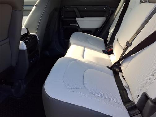 2025 Land Rover Defender 110 P400 S
