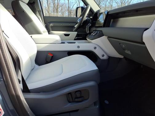 2025 Land Rover Defender 110 P400 S