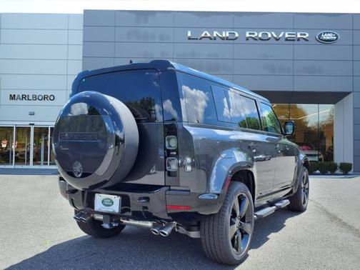 2025 Land Rover Defender 110 V8