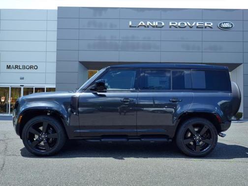 2025 Land Rover Defender 110 V8