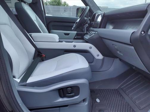 2025 Land Rover Defender 110 V8