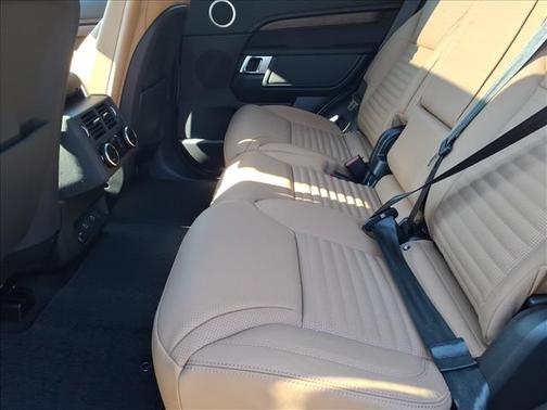 2026 Land Rover Discovery Dynamic SE