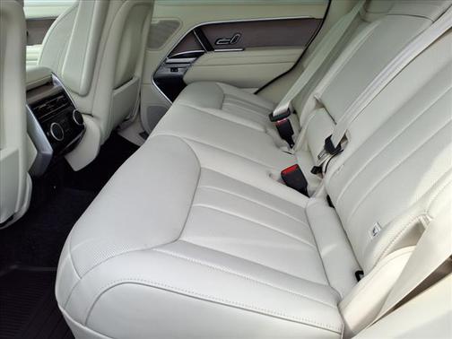 2025 Land Rover Range Rover P530 SE