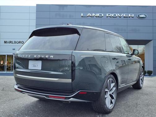 2025 Land Rover Range Rover P530 SE
