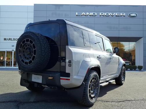 2026 Land Rover Defender 110 V8