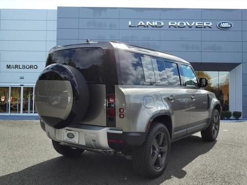 2025 Land Rover Defender 110 S