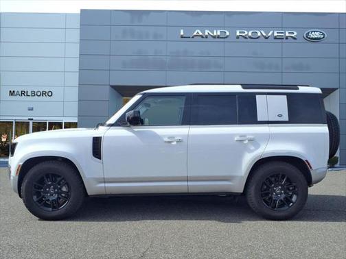 2023 Land Rover Defender 110 SE