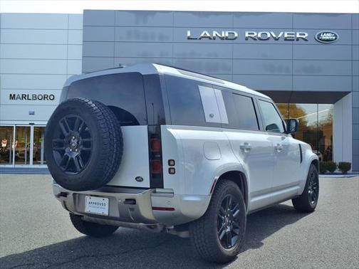 2023 Land Rover Defender 110 SE