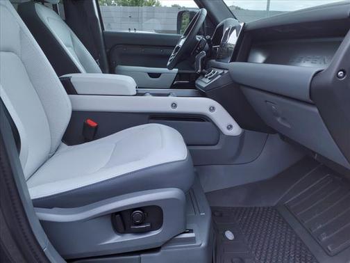 2025 Land Rover Defender 110 V8