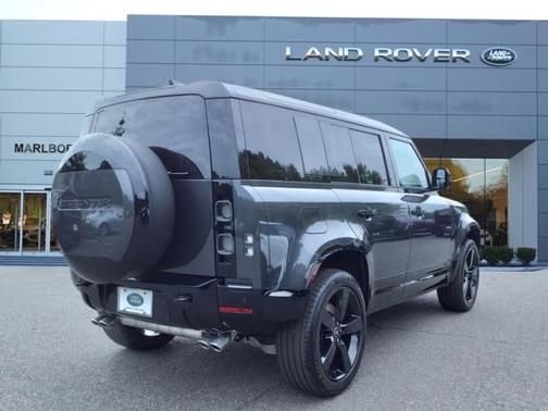 2025 Land Rover Defender 110 V8