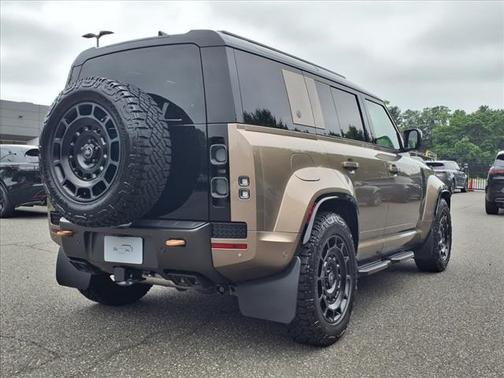 2025 Land Rover Defender 110 V8