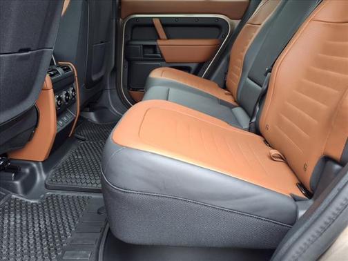 2025 Land Rover Defender 110 V8