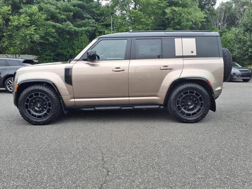 2025 Land Rover Defender 110 V8