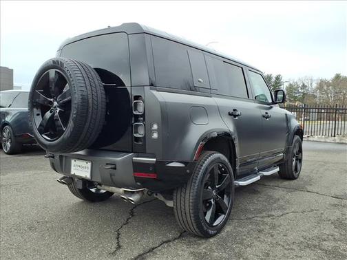 2024 Land Rover Defender 110 V8
