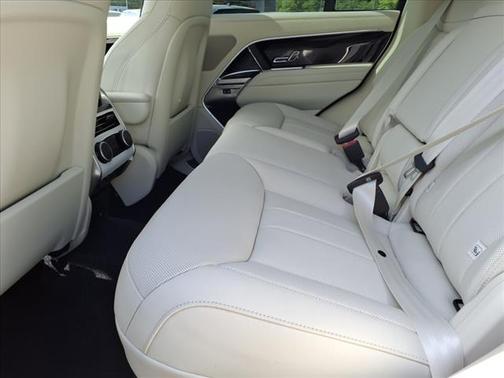 2025 Land Rover Range Rover SE