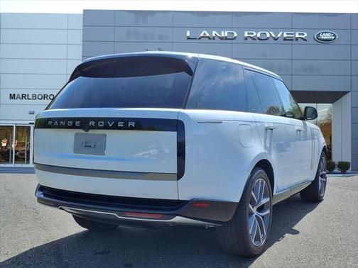 2025 Land Rover Range Rover SE